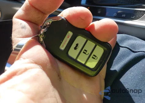 2020 Honda Accord Lx z USA, uszkodzony, nr VIN 1HGCV1F12LA099148